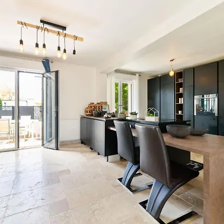 Elegant With Fenced Garden * Touques