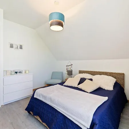 Elegant With Fenced Garden Touques