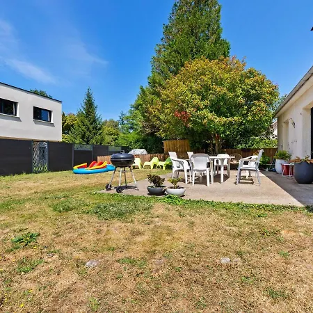 Elegant With Fenced Garden Feriehus *