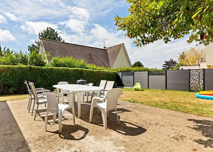 Elegant With Fenced Garden Feriehus *