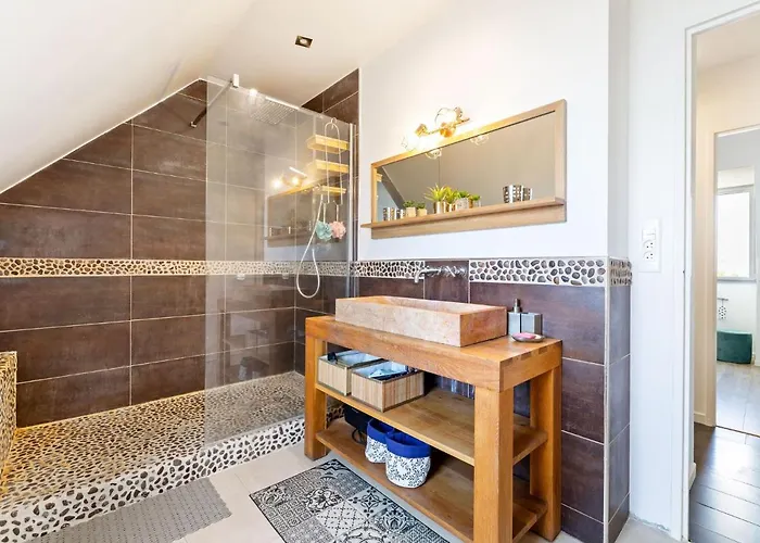 Elegant With Fenced Garden * Touques