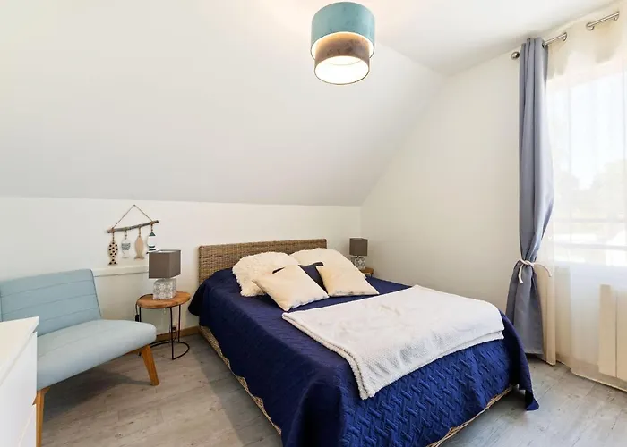 Feriehus Elegant With Fenced Garden Touques