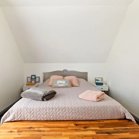 Elegant With Fenced Garden 펜션 *