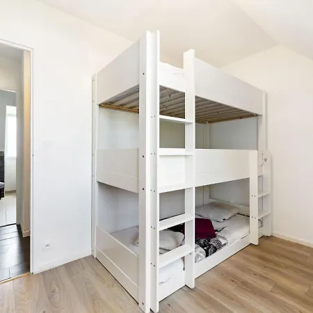 Elegant With Fenced Garden 펜션