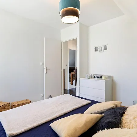 Elegant With Fenced Garden 펜션 *