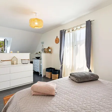 Elegant With Fenced Garden 펜션 *