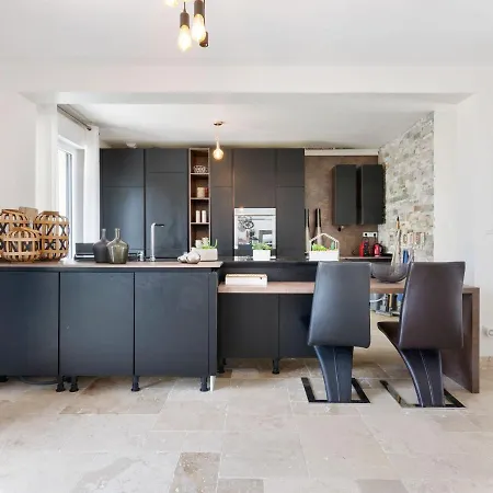 펜션 Elegant With Fenced Garden *