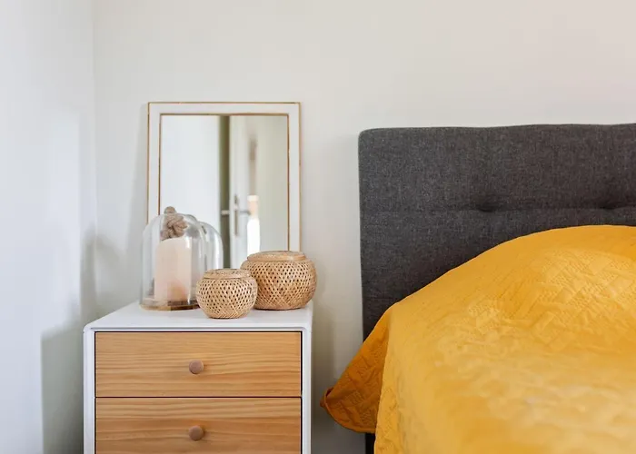 Elegant With Fenced Garden بيت للعطل