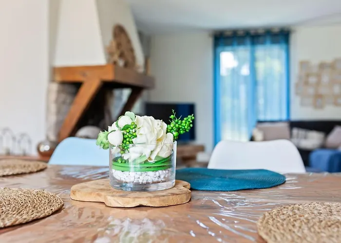 بيت للعطل Elegant With Fenced Garden