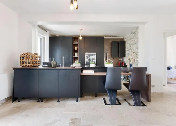 بيت للعطل Elegant With Fenced Garden *