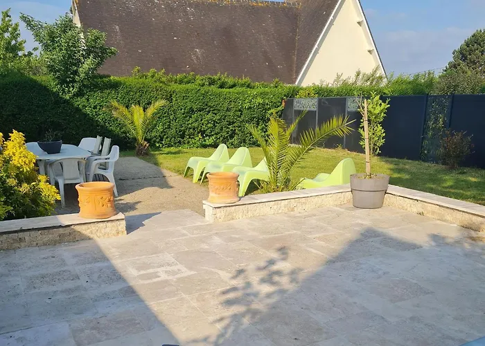 Elegant With Fenced Garden